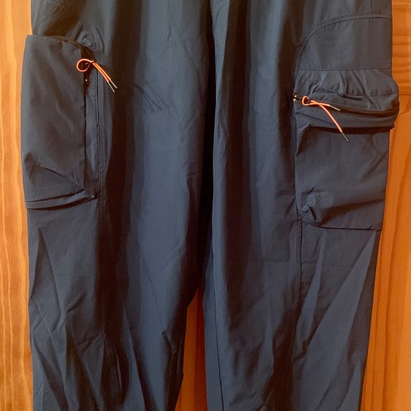 Size large (12) womens navy blue cargo HALARA pants bnwt - Picture 1 of 8